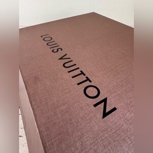 Louis Vuitton Brown Box (damaged lid)
